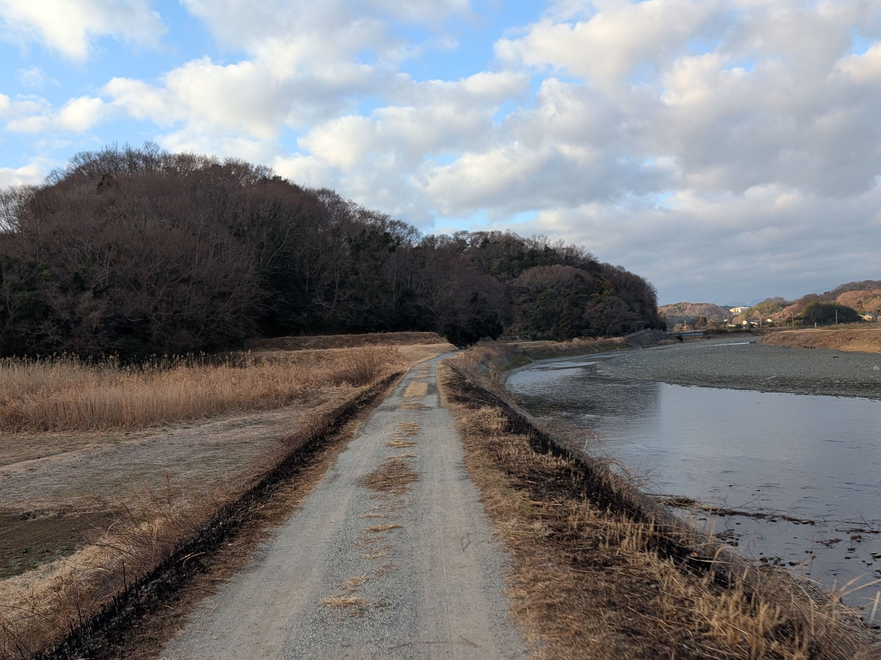 金目川沿いのグラベルを走ってアクセス