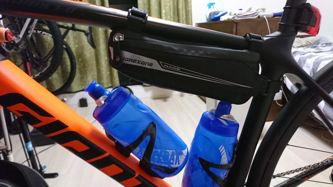 R250サドルバッグラージと小型中華フレームバッグ(MOREZONE)