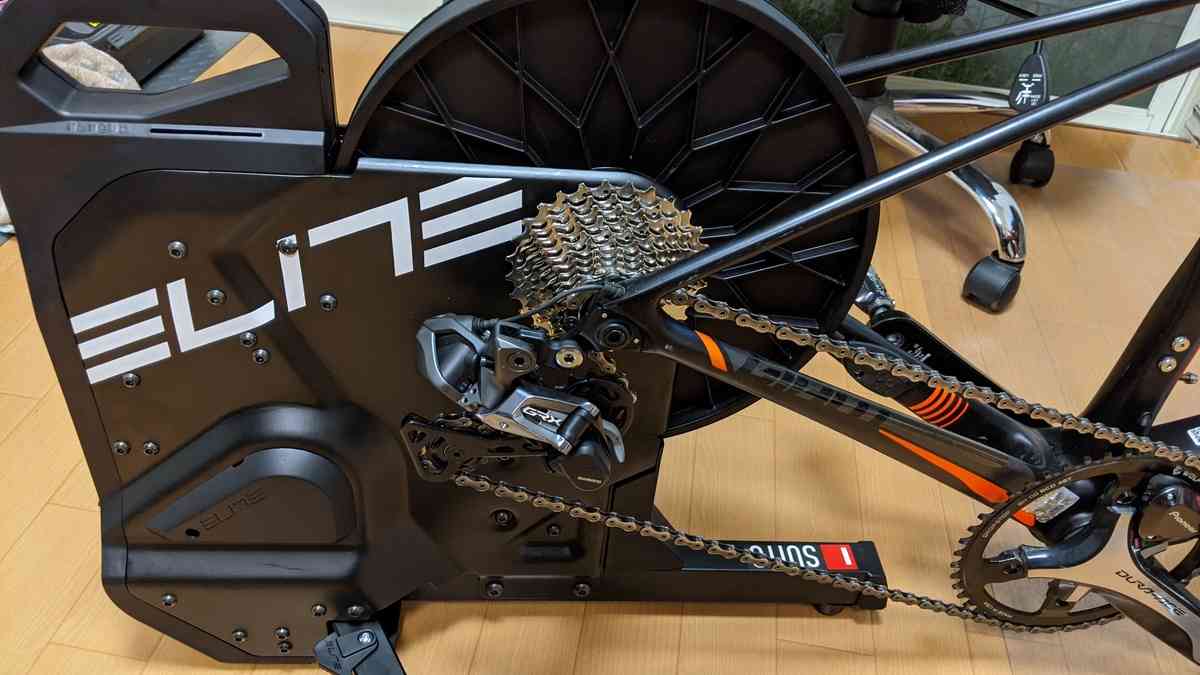 圧倒的な省スペース性　ELITE SUITO スマートローラー