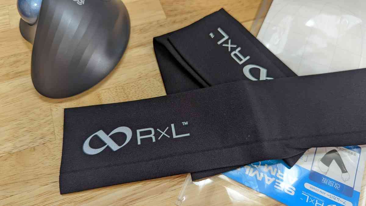 シームレスで長さも自由自在 RxL SOCKSアームカバー