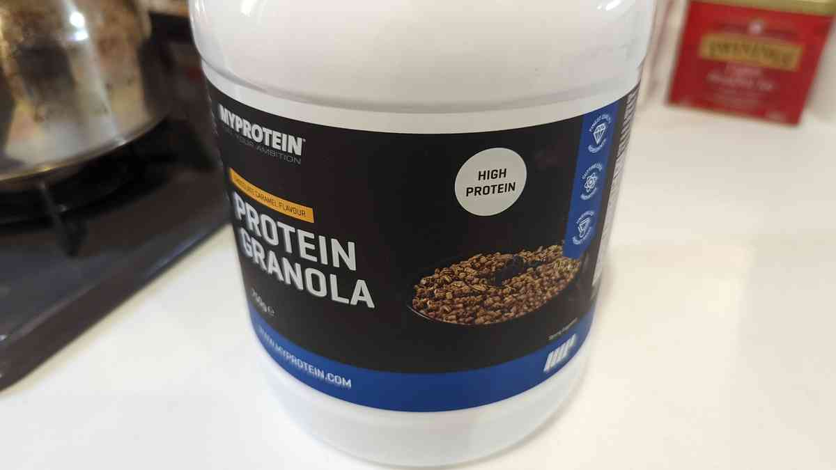 MYPROTEIN プロテイン グラノーラ: ギリギリ我慢できるラインのプロテイン朝食に
