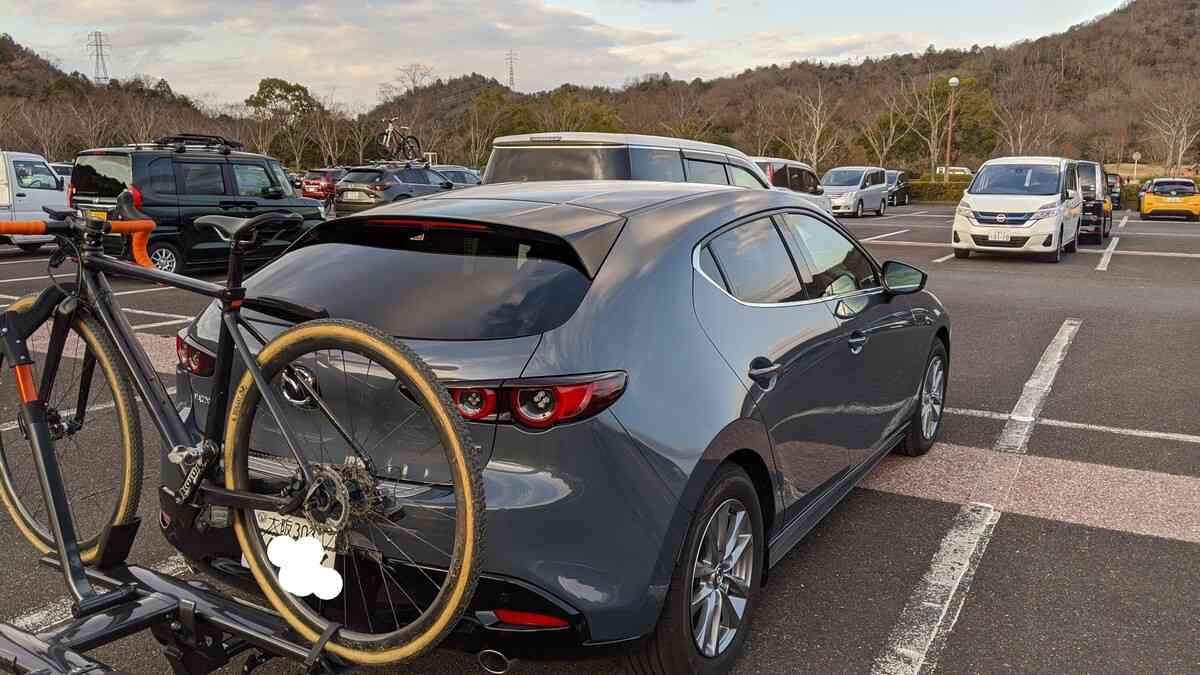 ロードバイクを載せづらいMazda3にヒッチキャリアを付けた話