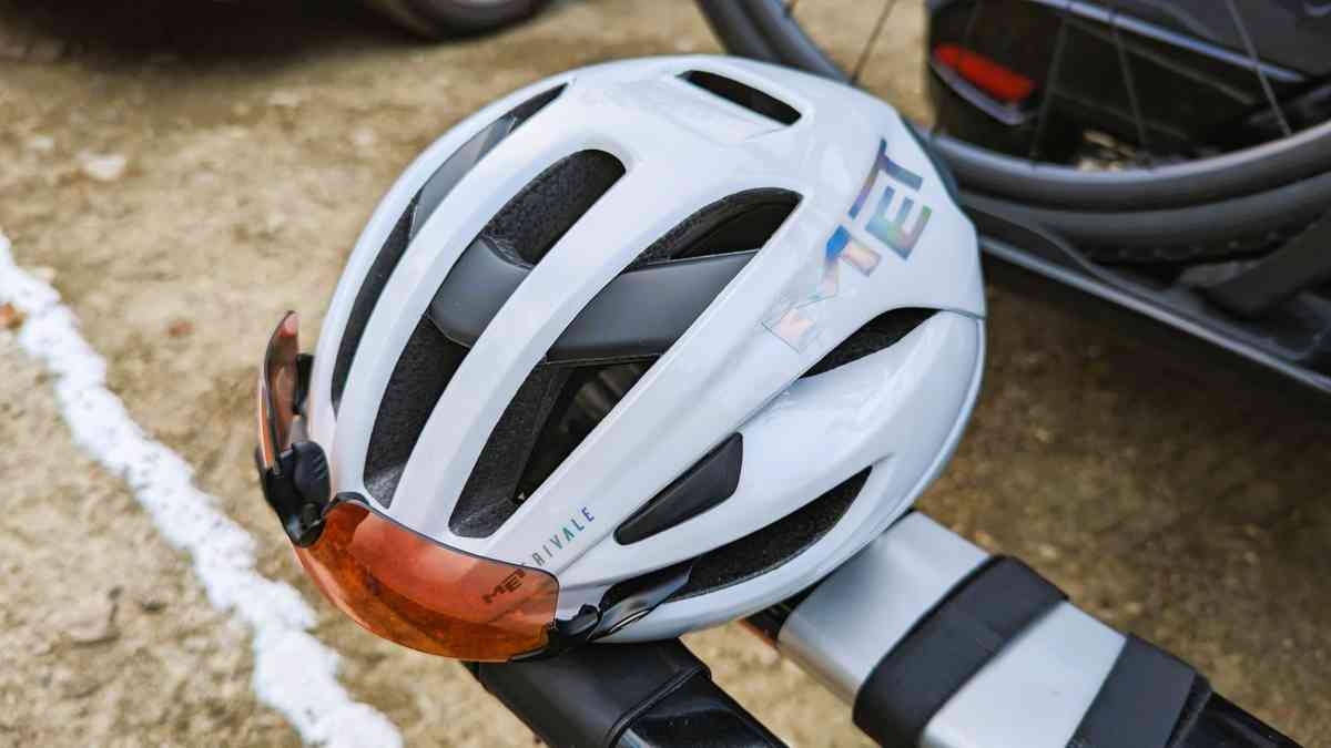 MET RIVALE MIPS AF - OGK頭でもフィットするお手ごろ価格の軽量MIPSヘルメット