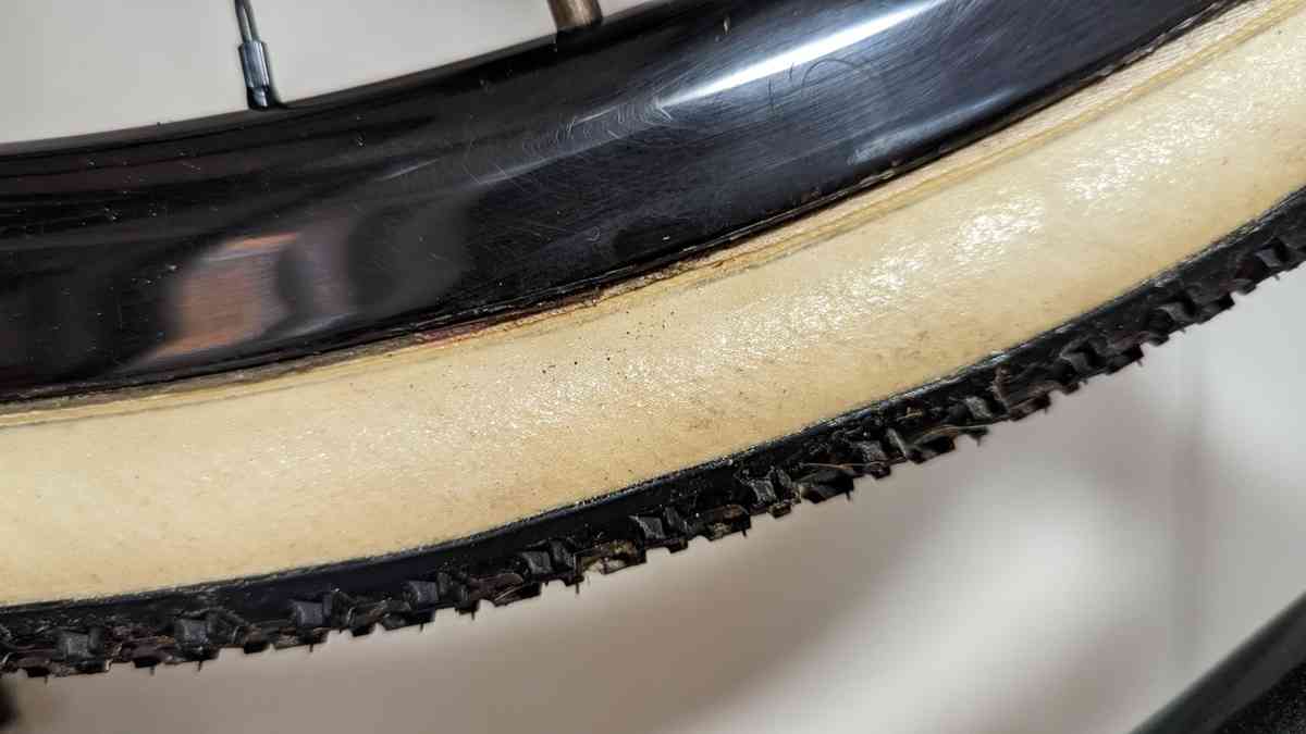 シクロクロスのチューブラータイヤをテープ貼りでどこまでいけるか？Effeto Mariposa Carognaの限界に挑戦