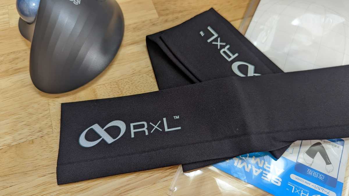 シームレスで長さも自由自在 RxL SOCKSアームカバー