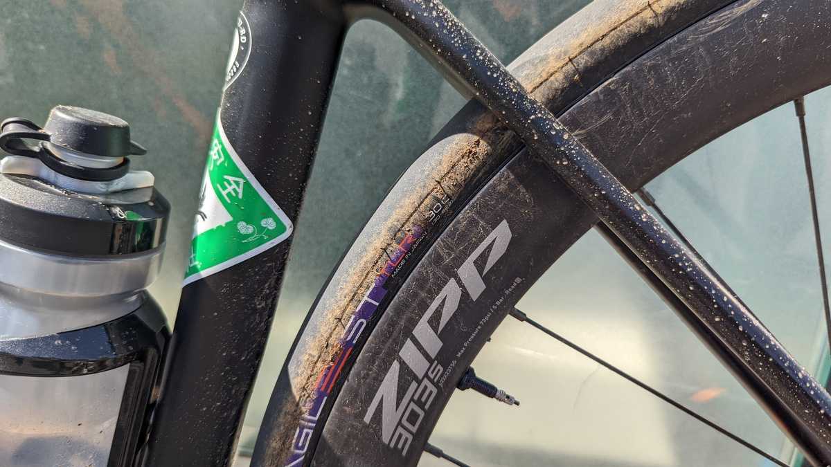 AGILEST TLR 30cでグラベル走行してみた