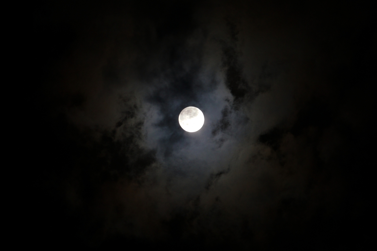 乱視と近視が同時に矯正され、満月で真円の輪郭を初めて見た