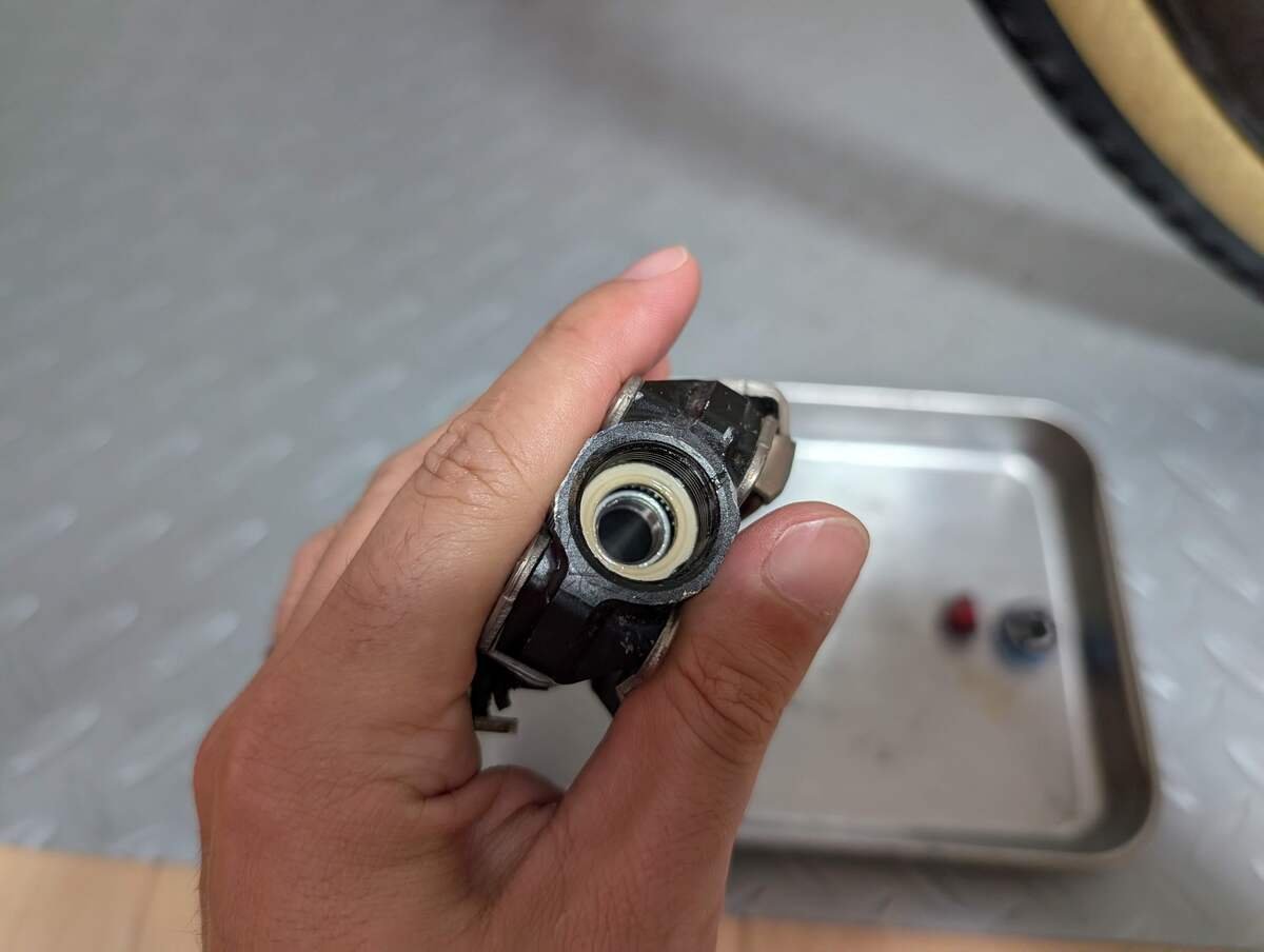 外側のダストシール