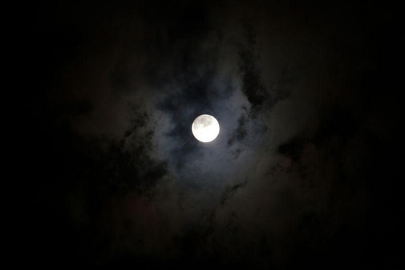 乱視と近視が同時に矯正され、満月で真円の輪郭を初めて見た